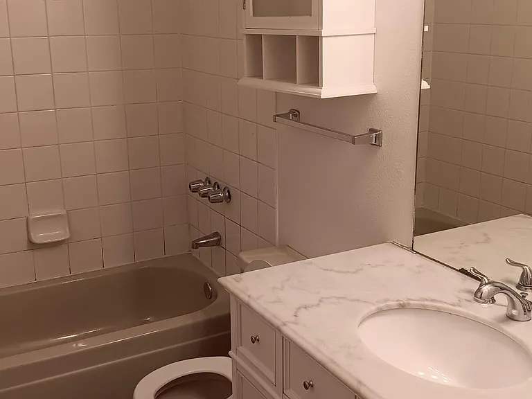 1015 Holli Springs Ln #B — Photo 8