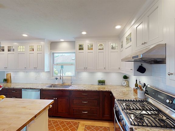5th image of 19306 Country Creek Cir
