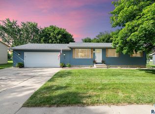 108 E Glenwood Dr, Brandon, SD 57005