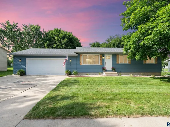 108 E Glenwood Dr, Brandon, SD 57005