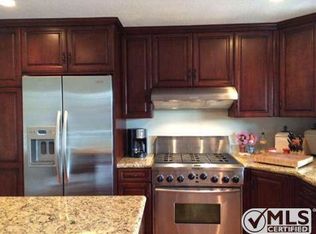 1060 Calle Almendro, Thousand Oaks, CA 91360