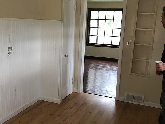 4th image of 1103 W 6th St