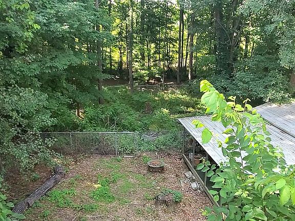 3rd image of 525 Clearwater Pl