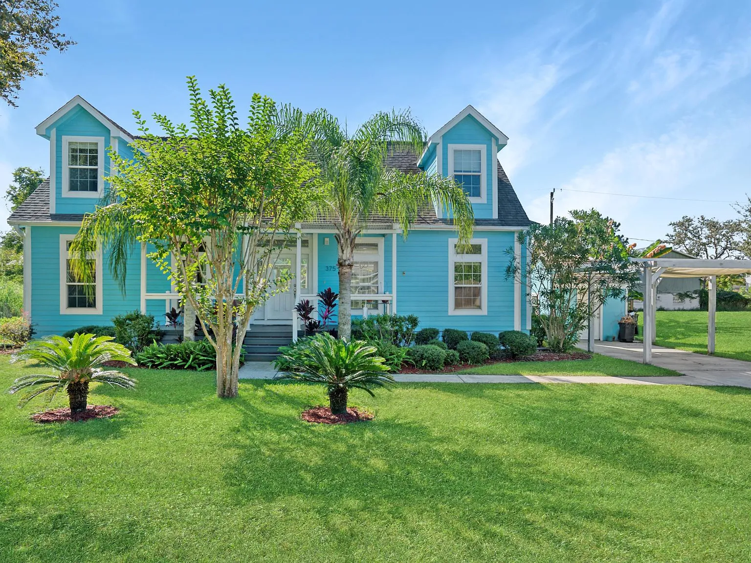 375 Sunset Dr — Photo 1