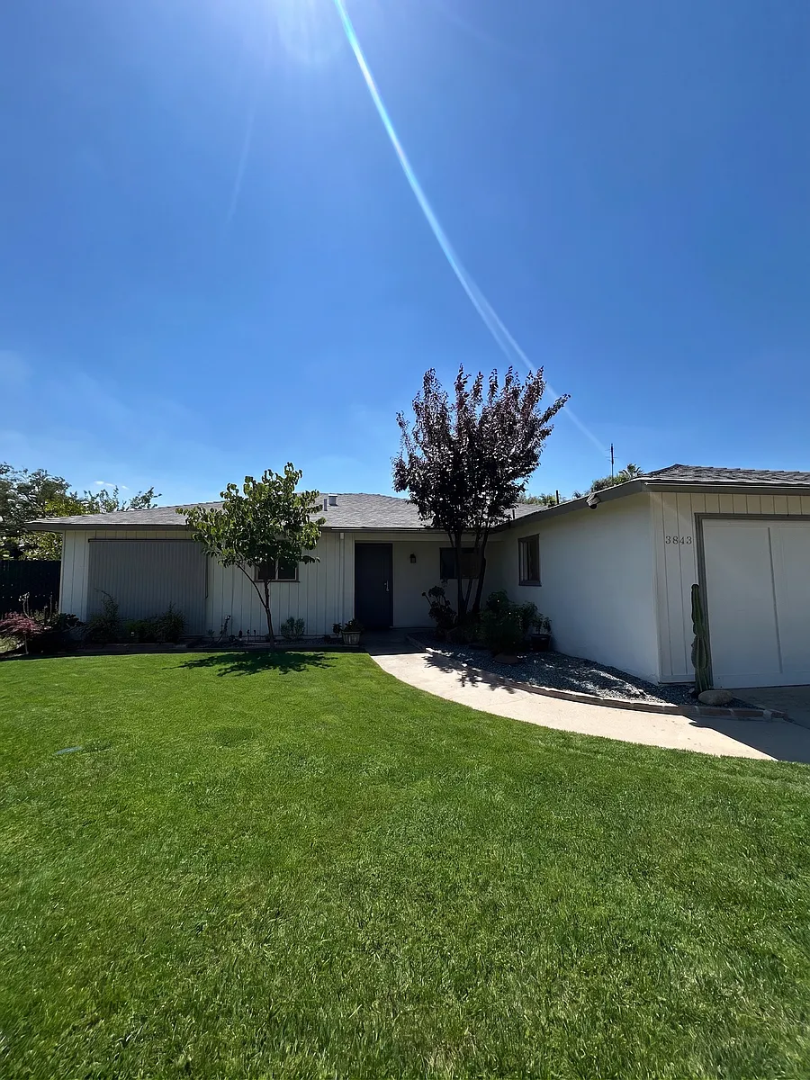 Building Photo - 3843 N Ezie Ave