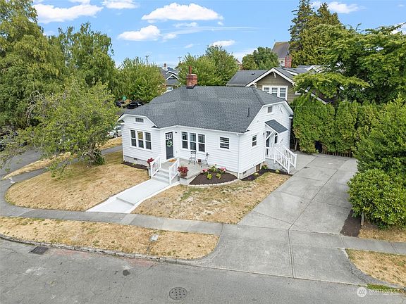 4th image of 1901 N Steele Street