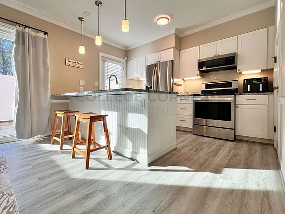 3rd image of 330 Hanover Arms Ct