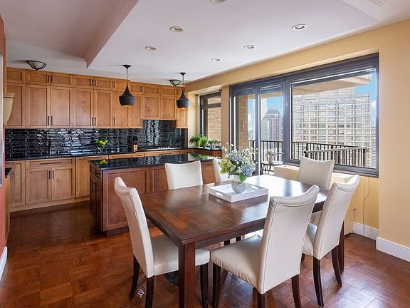 3rd image of 10 W 66th St APT 31D