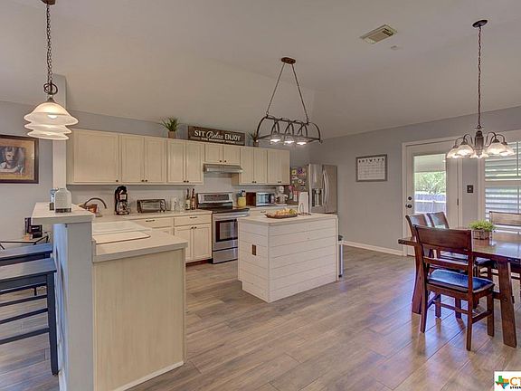 5th image of 1652 Sunnycrest Cir