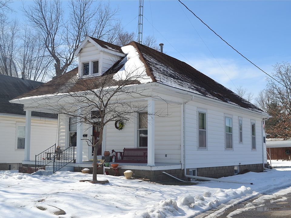1st image of 221 N 5th St