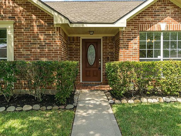 3rd image of 307 Torrey Court