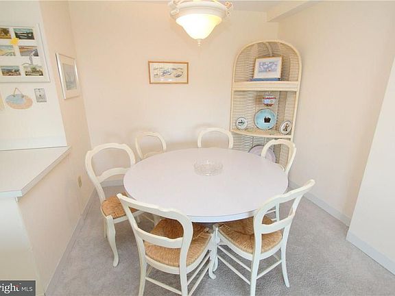 5th image of 527 N Boardwalk Unit 206