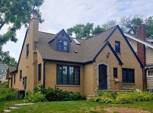 2265 Meadowbrook Dr SE, Cedar Rapids, IA 52403