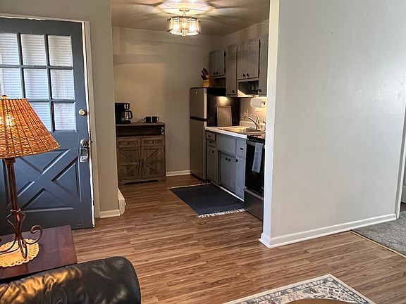 3rd image of 320 N Jefferson St APT 7