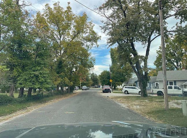 1st image of 802 Vivian St