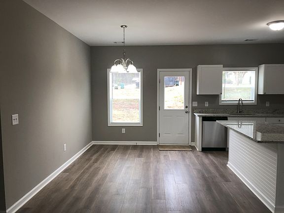 3rd image of 261 Charlotte Cir