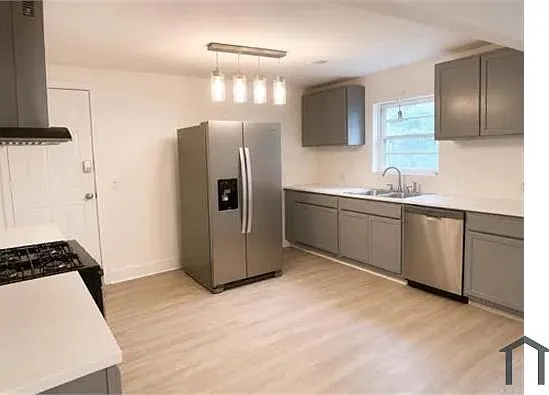 2925 S Chester St — Photo 2