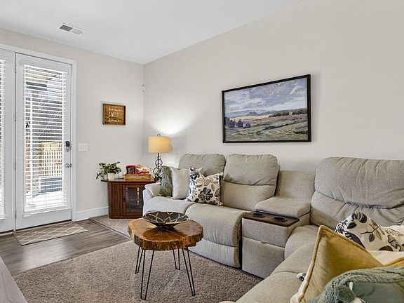 5th image of 23043 Sullivans Cove Sq