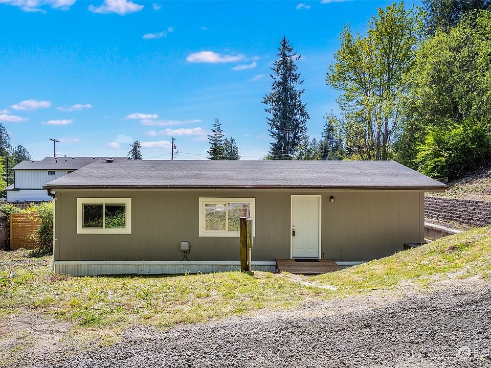 1st image of 18680 1st Avenue NE