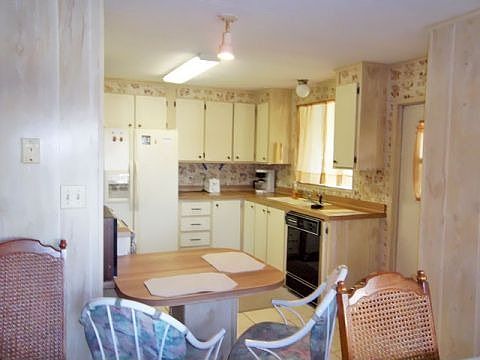 2nd image of 3229 Junction Cir