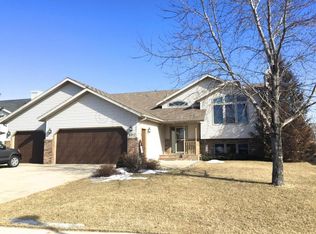 3317 Parkview Ln S, Fargo, ND 58103
