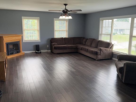 3rd image of 506 Ridgefield Dr