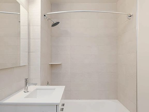3rd image of 180 Riverside Blvd APT 35A