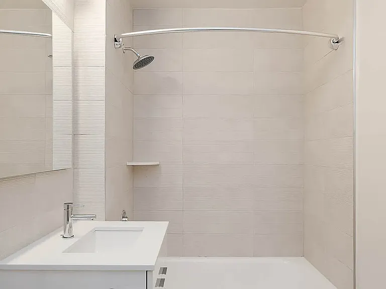 180 Riverside Blvd #10V — Photo 3