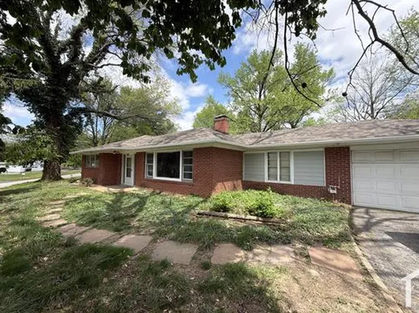 10000 Knollcrest Dr, Saint Louis, MO 63136