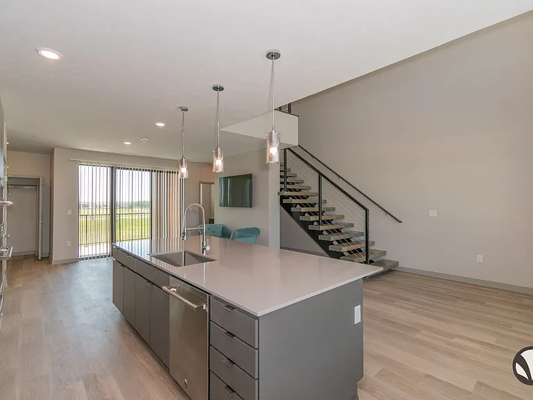 Chateau at Yankee Hill Apartments — Photo 26