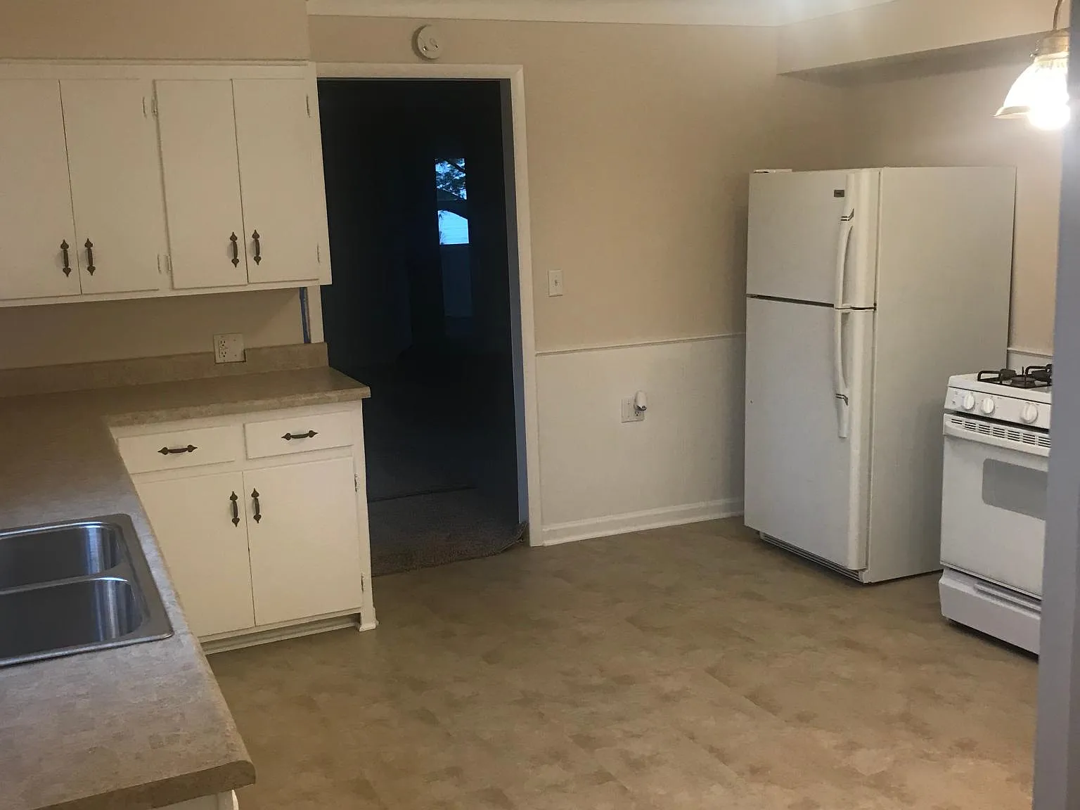 3 bed, $1,300 — Photo 4