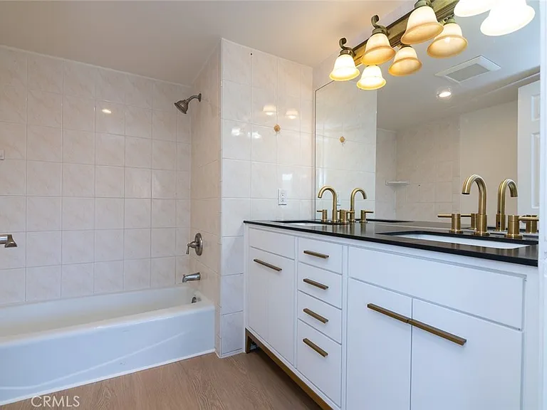 345 N Jackson St #205 — Photo 16