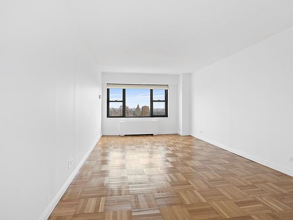 3rd image of 20 W 64th St APT 35N