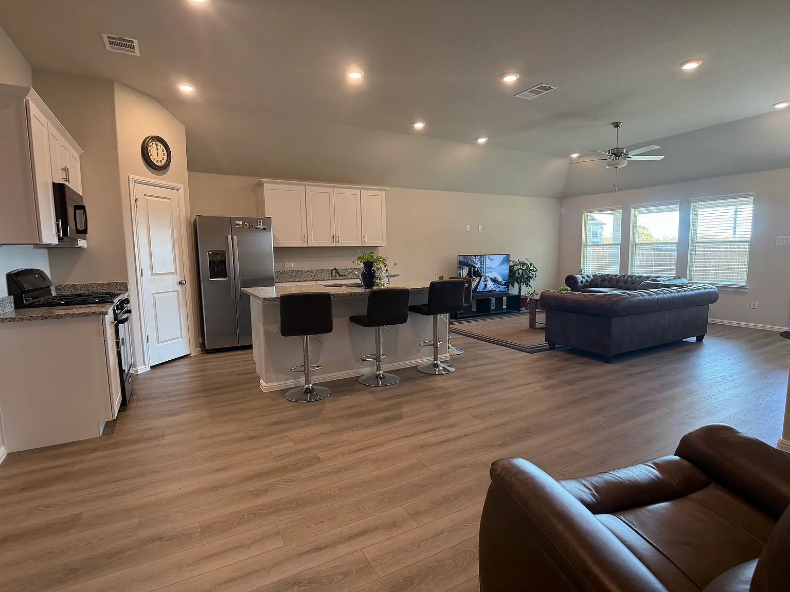 3 bed, 1810 sqft, $1,995 — Photo 4