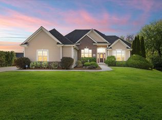 W271N2493 Orchard Ln, Pewaukee, WI 53072