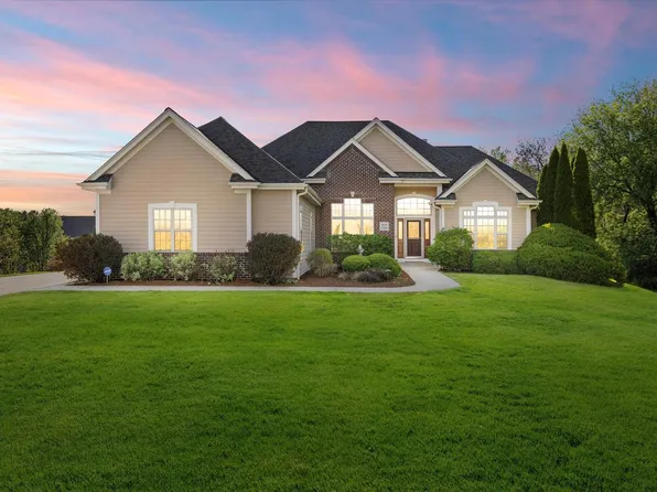 W271N2493 Orchard LANE, Pewaukee, WI 53072