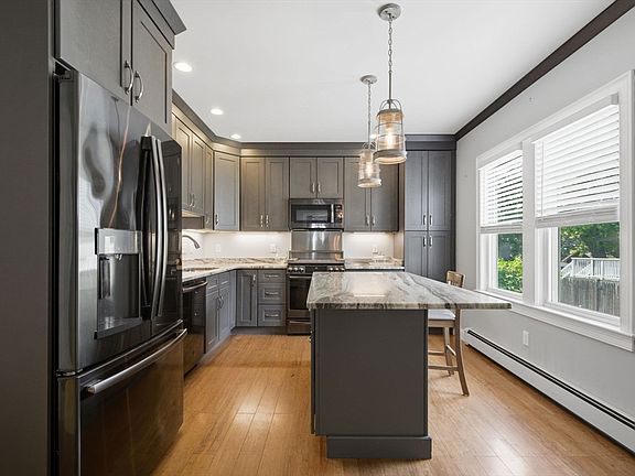 3rd image of 8 Jefferson Ave