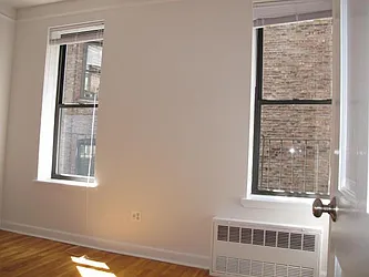 Rented by Metropolis Real Estate of Manhattan