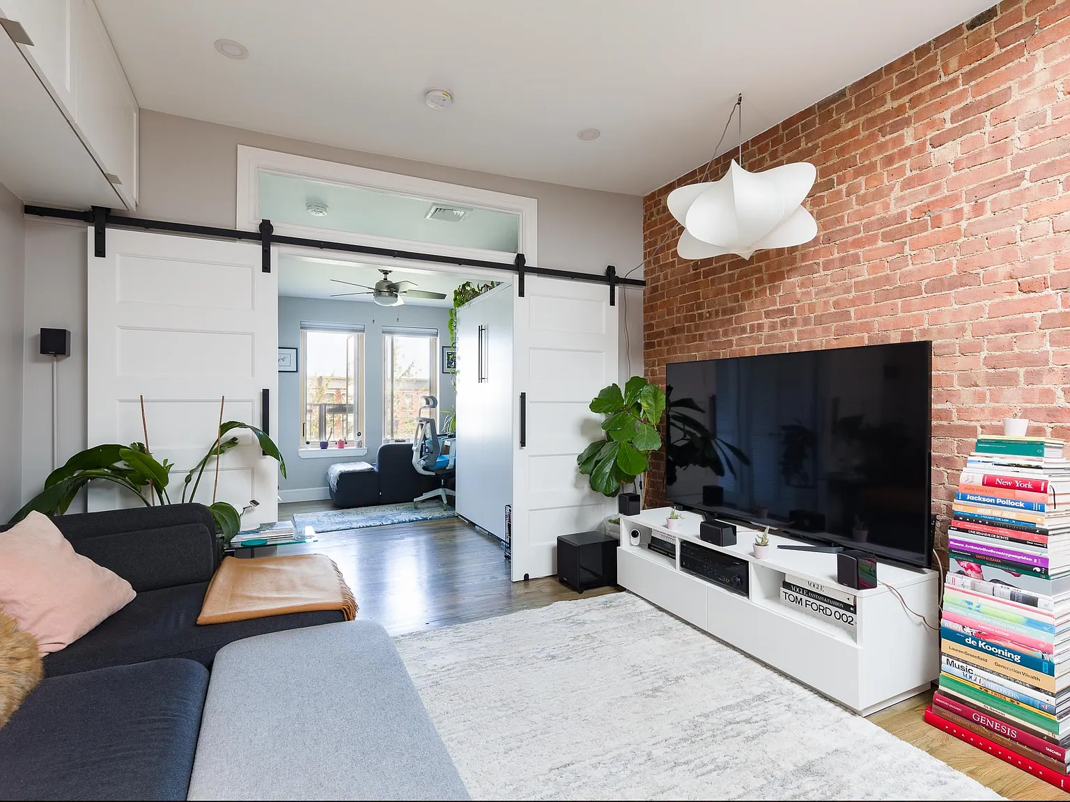 2 bed, 2.0 bath, 707 sqft, $4,000 — Photo 1