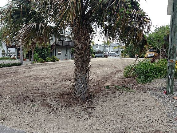 3rd image of 26627 Hickory Blvd