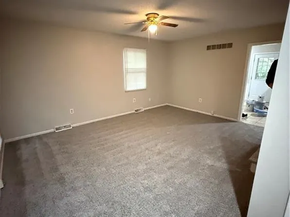 515 S Cardinal Dr, Olathe, KS 66062