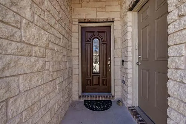 3810 Bainbridge Cv — Photo 3