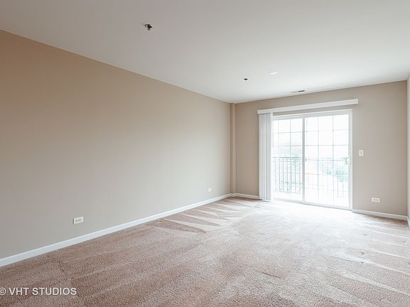 4th image of 10 N Lake St APT 416