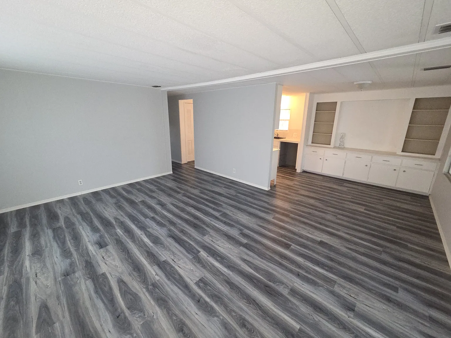 2 bed, 1056 sqft, $1,525 — Photo 2