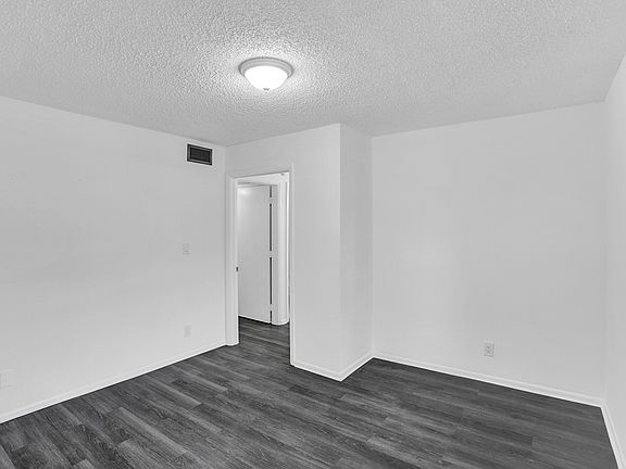5th image of 4211 NW 19th St APT 194