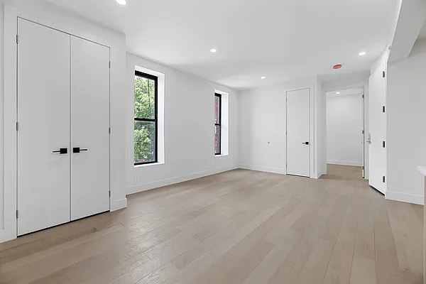 Rented by REAL New York | media 23