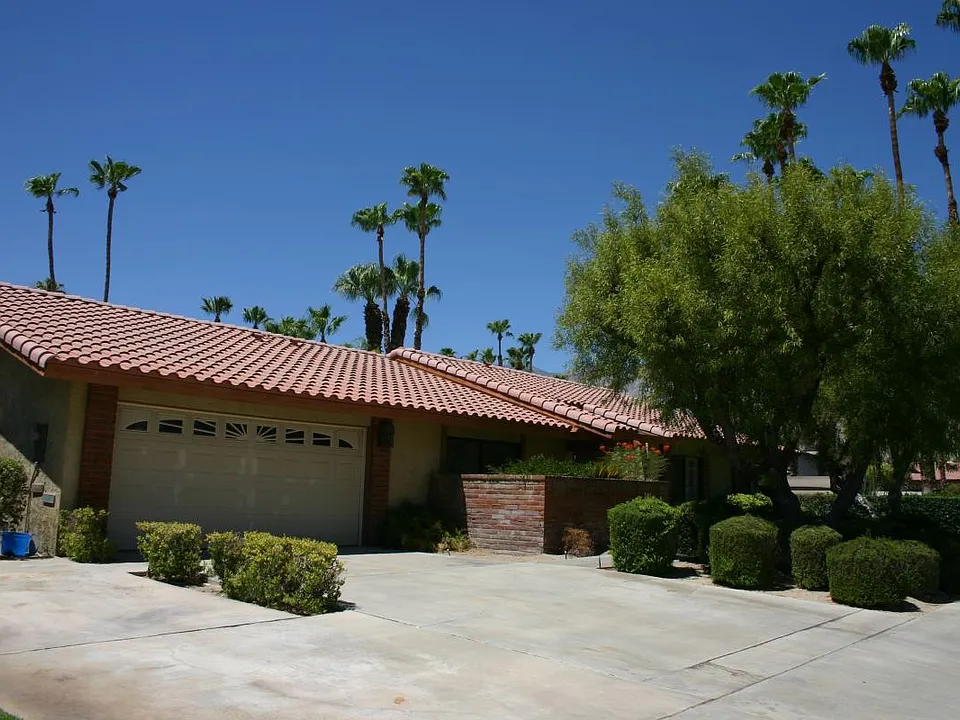 3177 E Cajon Cir