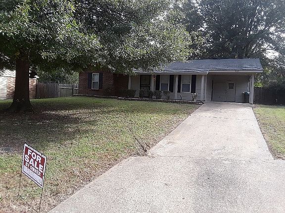 2nd image of 3425 Castle Dr