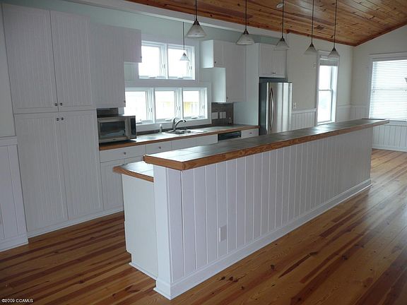 3rd image of 205A OCEAN Boulevard