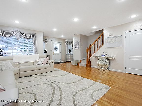 4th image of 93 Shale St